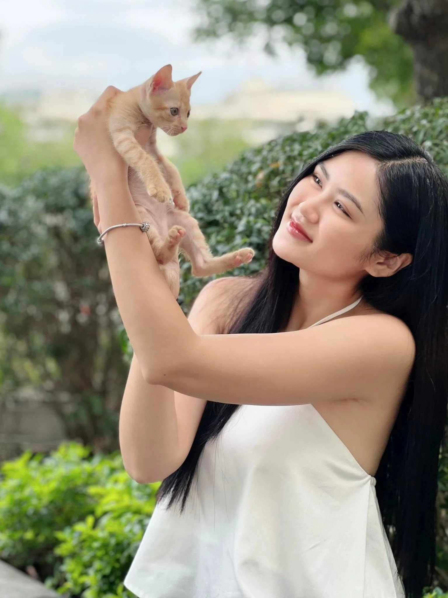 Võ Thanh Quỳnh Trâm xinh đẹp khoe làn da trắng hồng tự nhiên 8